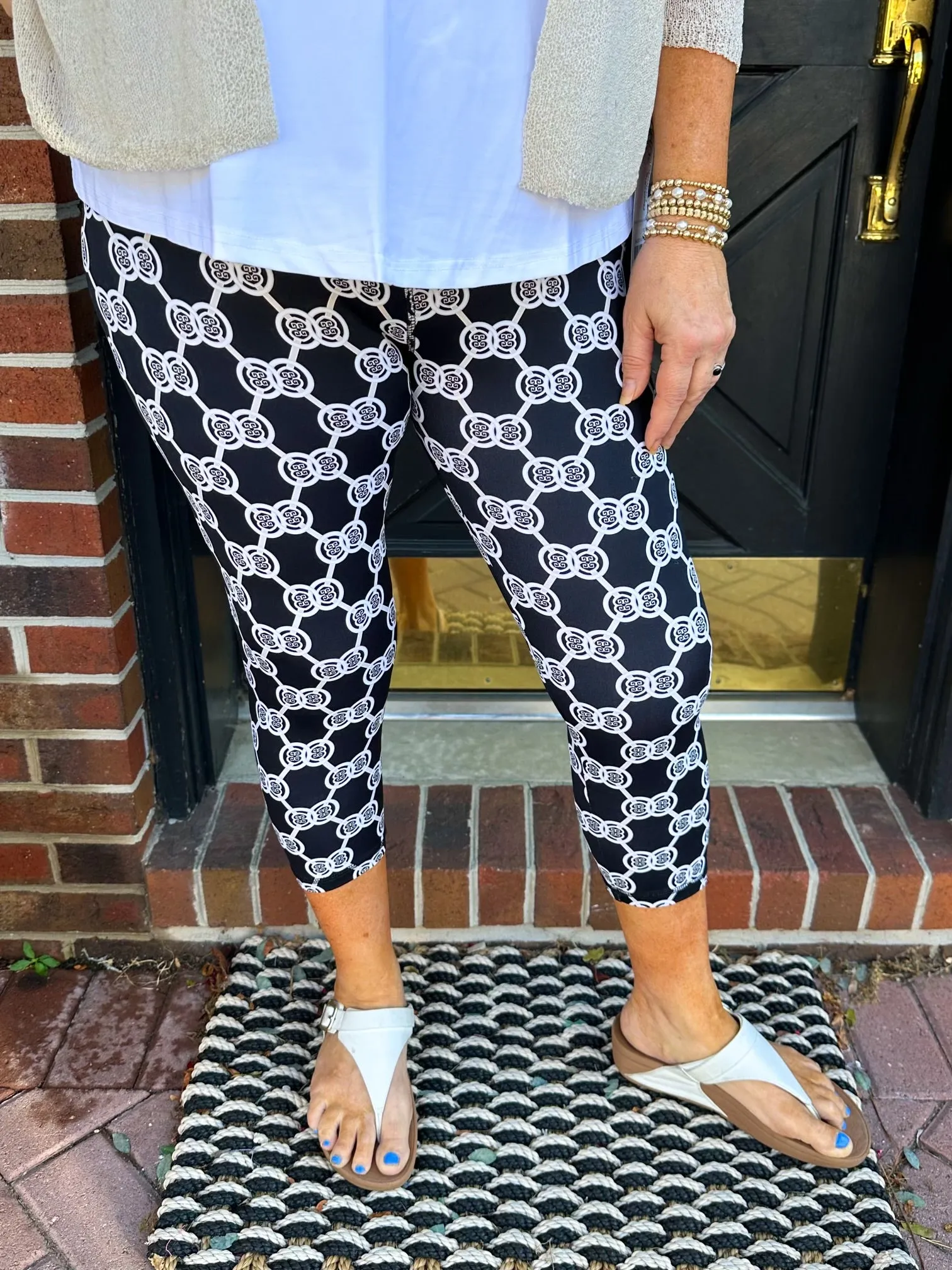 Lulu B Black Black and White Medallions Print Legging