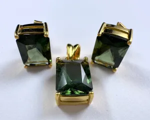 MOLDAVITE Jewelry Set - Czech Republic - 18k Gold Faceted Pendant with Matching Stud Earrings and a Certificate of Authenticity, 53936