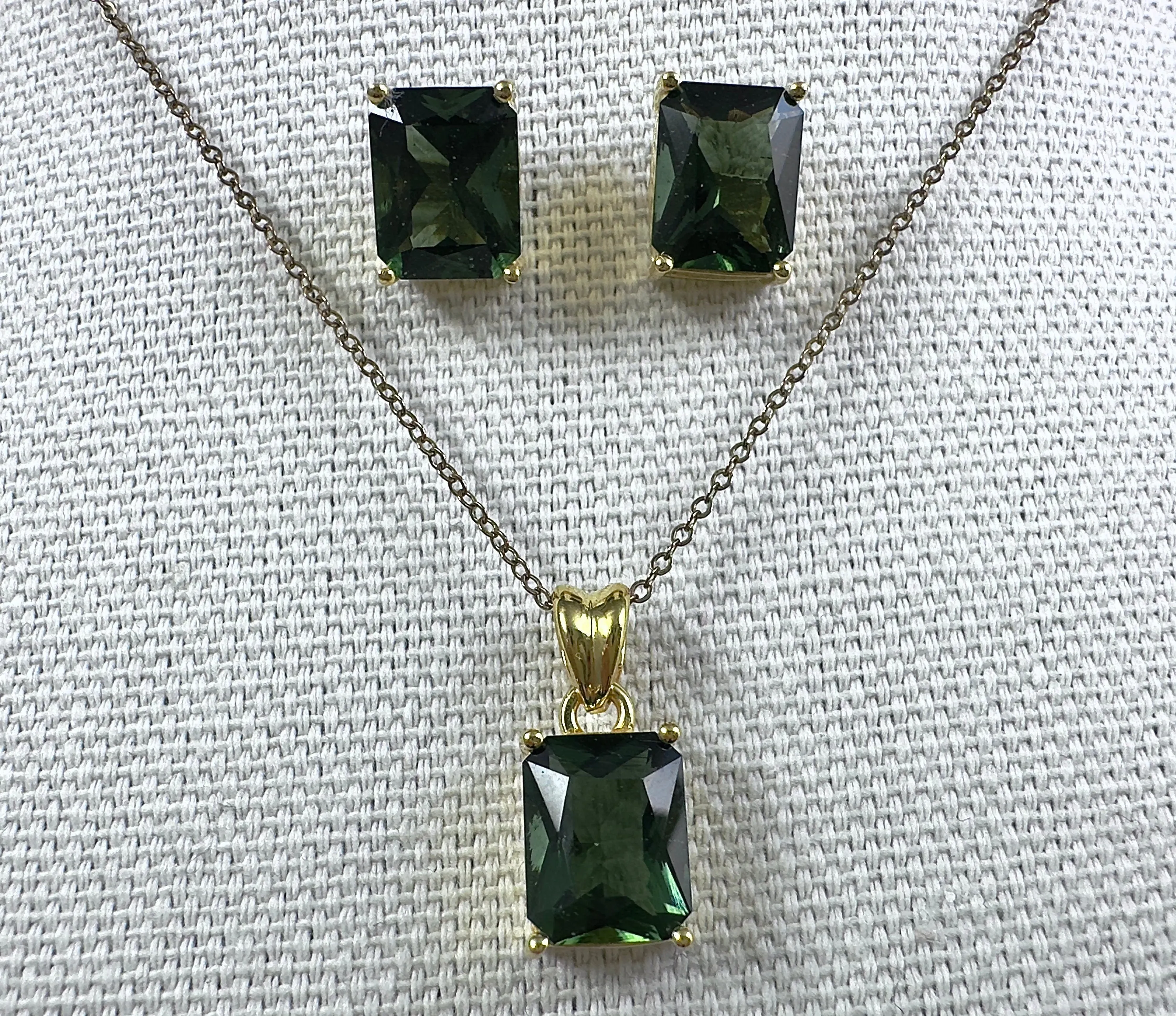 MOLDAVITE Jewelry Set - Czech Republic - 18k Gold Faceted Pendant with Matching Stud Earrings and a Certificate of Authenticity, 53936