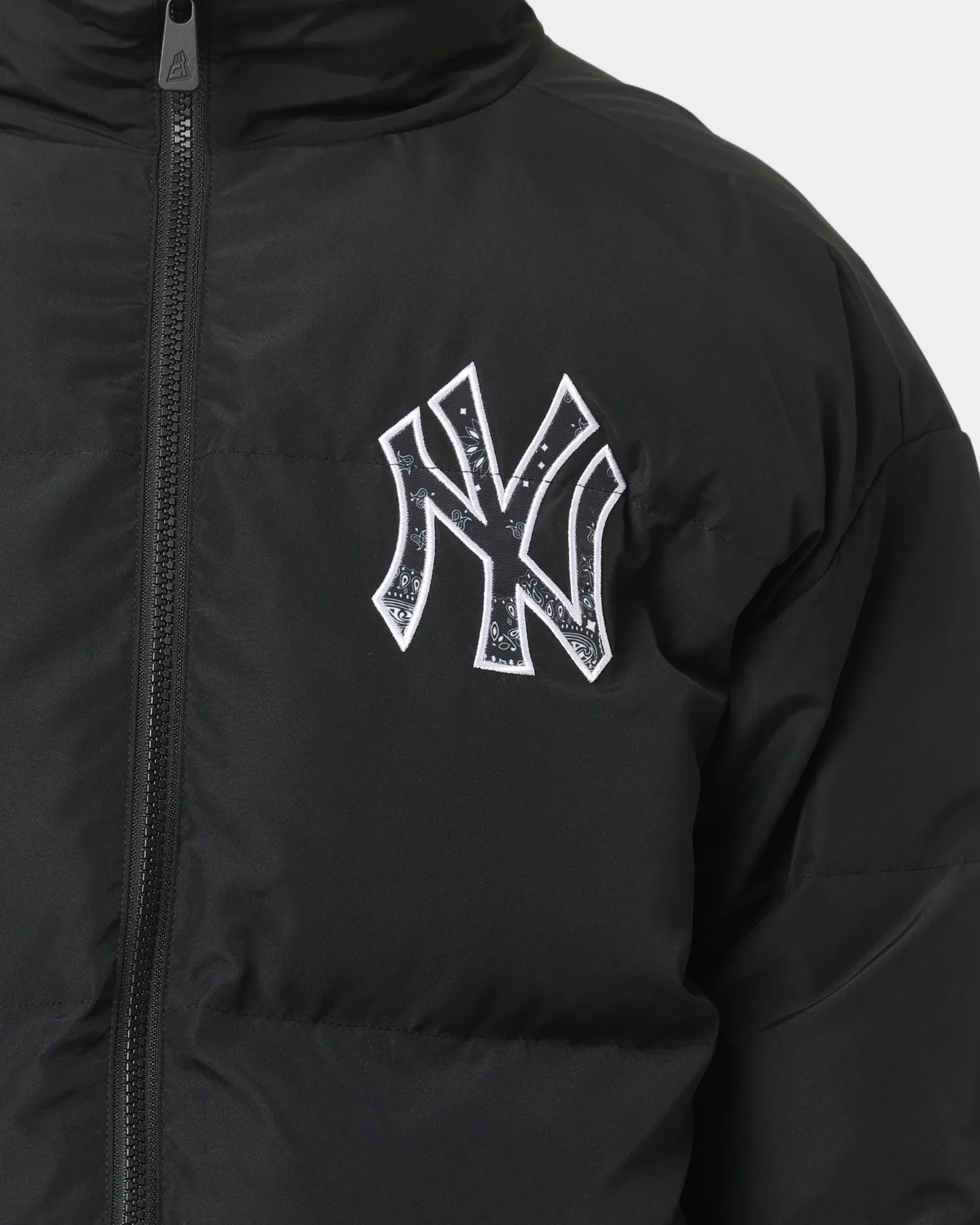 New Era New York Yankees Paisley Puffer Jacket Black