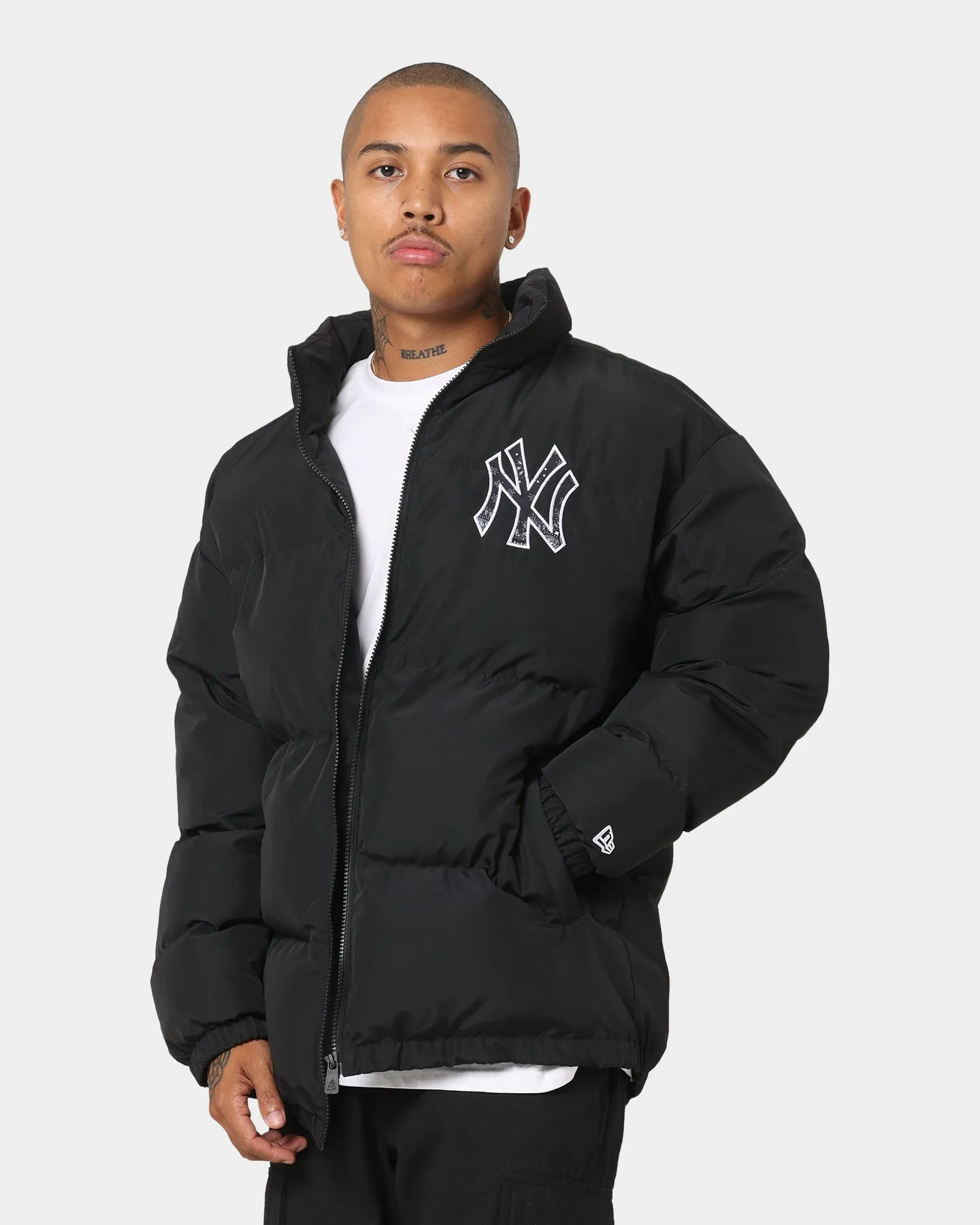 New Era New York Yankees Paisley Puffer Jacket Black