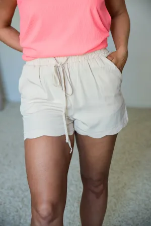 Off On a Picnic Scalloped Shorts [Online Exclusive]